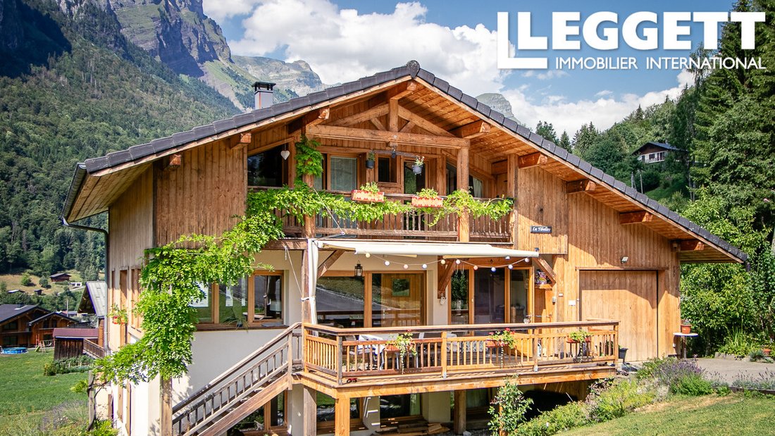 Chalet in Sixt-Fer-a-Cheval, Auvergne-Rhône-Alpes, France 1 - 18515641