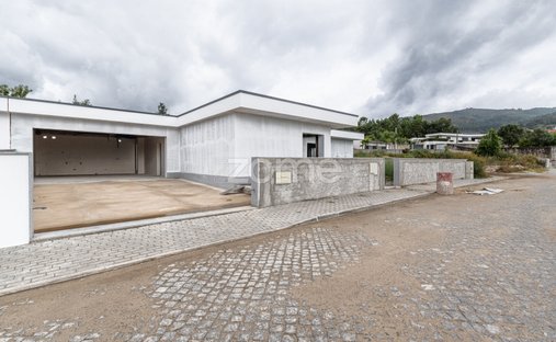 House in Ferreiros, Prozelo e Besteiros, Braga, Portugal 1