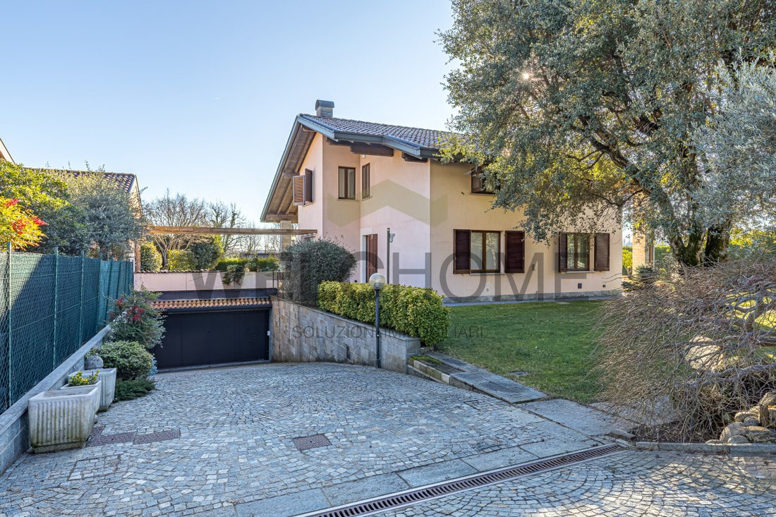 Villa in Montorfano, Lombardy, Italy 2 - 16907858