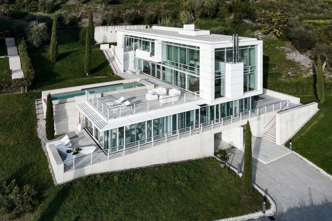 House in Gardone Riviera, Lombardy, Italy 1 - 14215852