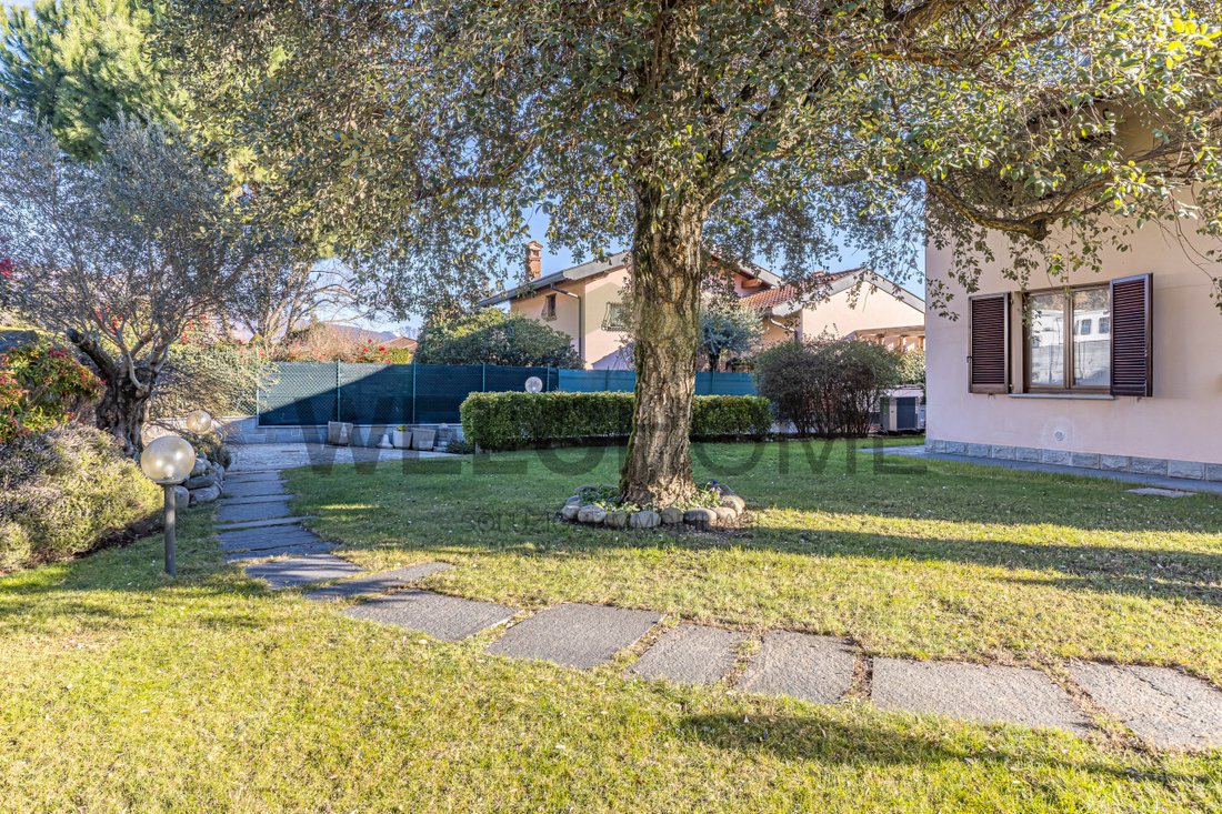 Villa in Montorfano, Lombardy, Italy 4 - 16907858