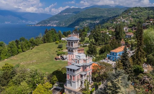 Villa in Luino, Lombardy, Italy 1