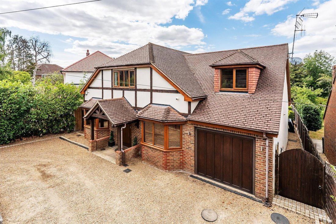 House in Great Bookham, England 1 - 18808201