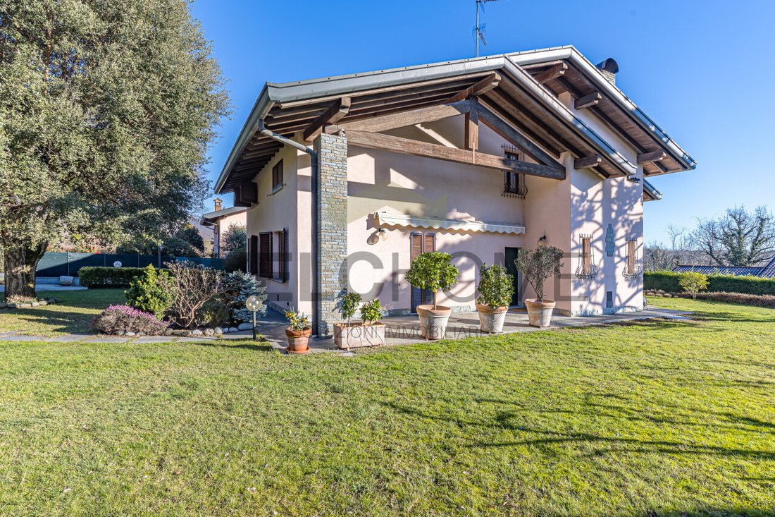 Villa in Montorfano, Lombardy, Italy 1 - 16907858