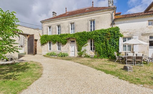 Haus in Saint-Pierre-de-Juillers, Neu-Aquitanien, Frankreich 1