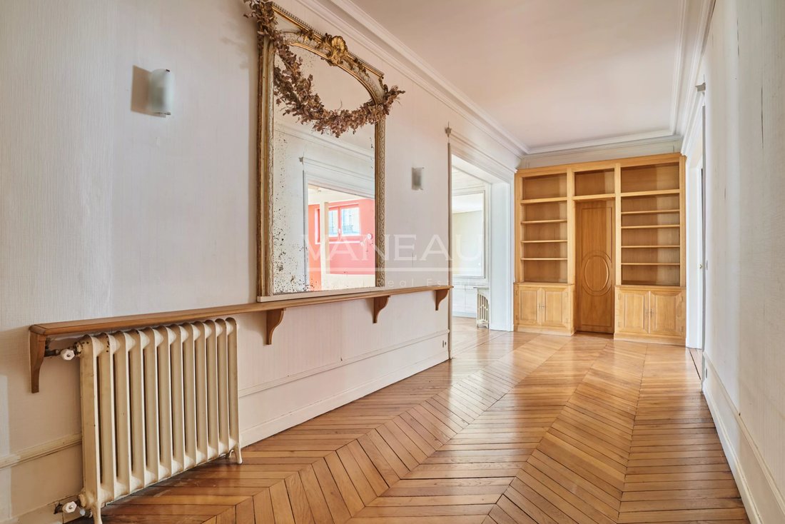 Apartment in Europe, Paris 8e Arrondissement, Paris 3 - 18807089