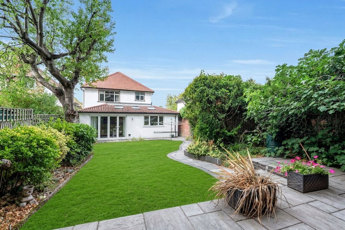 Haus in London Borough of Sutton, England 1 - 18808052