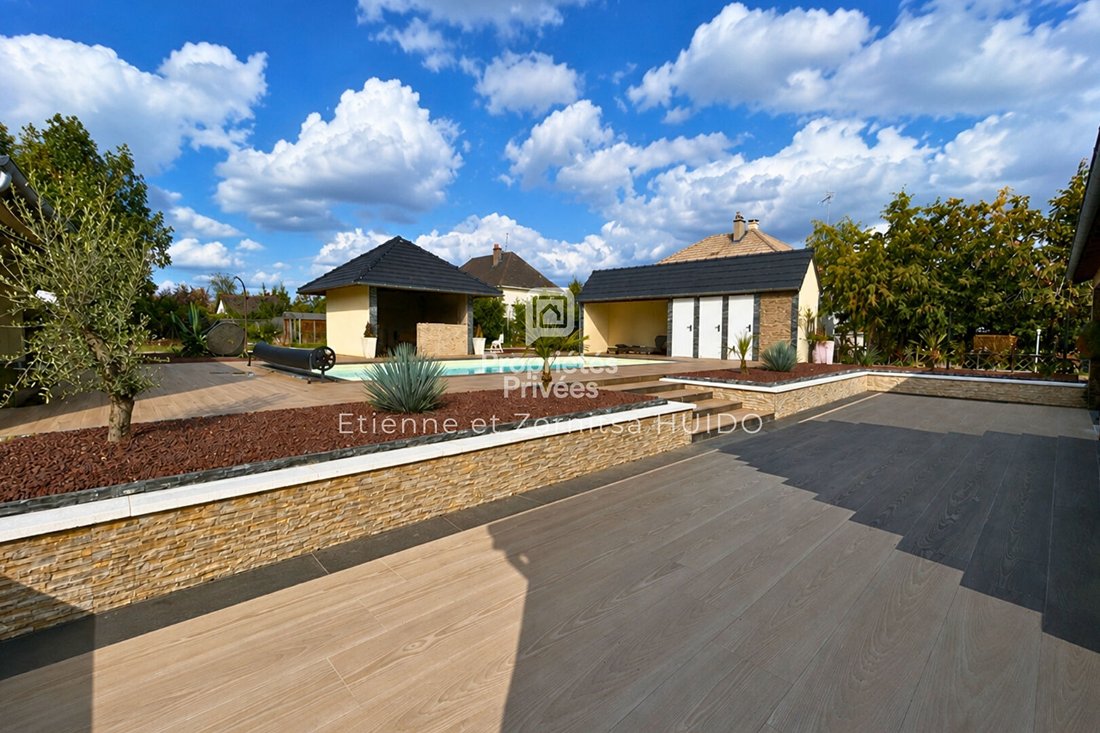 Villa in Saint-Florentin, Centre-Val de Loire, France 3 - 18808959