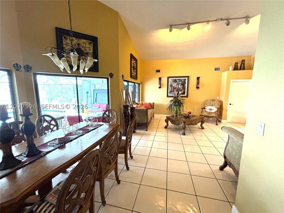 House in Hialeah, Florida, United States 5 - 18805650
