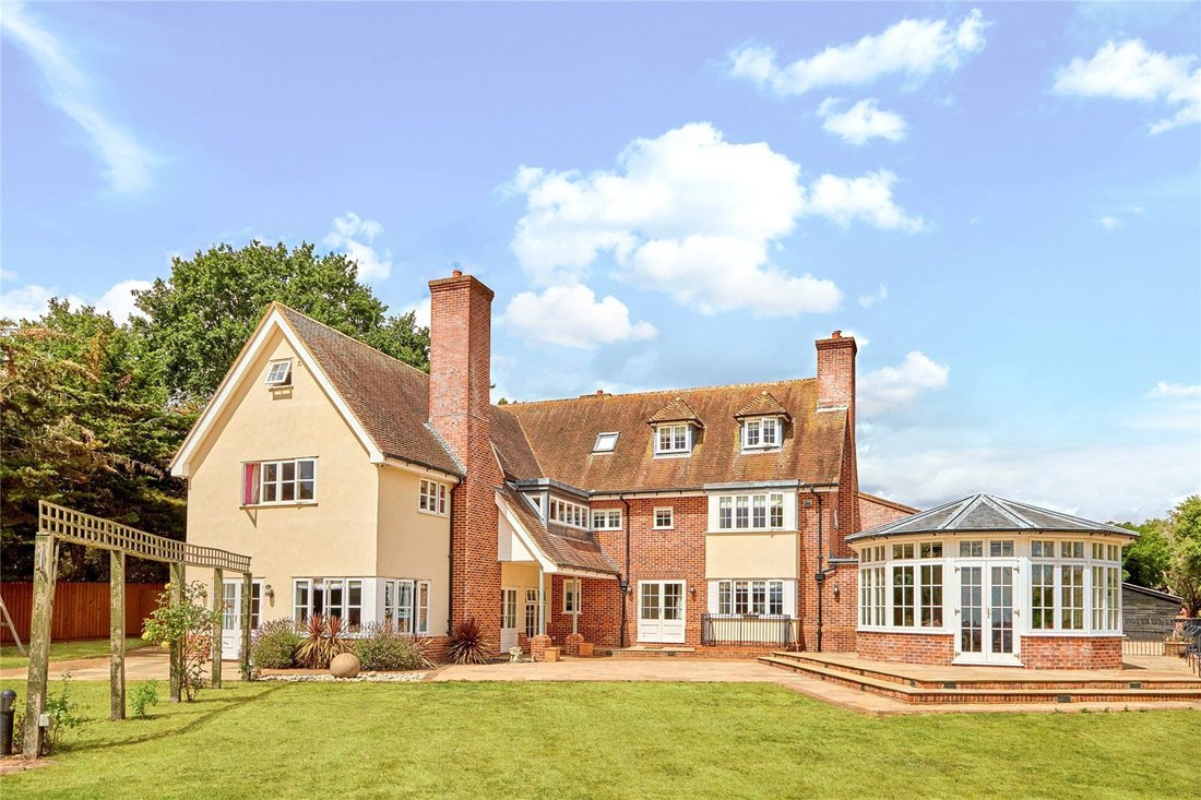 House in Stutton, England 2 - 18807043