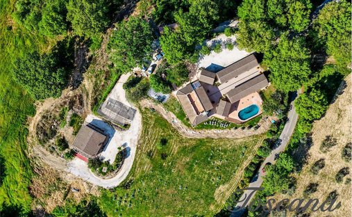 Estate in Semproniano, Tuscany, Italy 1