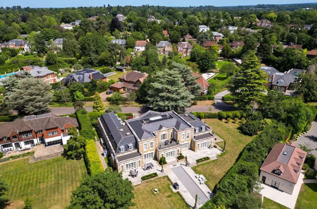 House in Fairmile, Elmbridge, England 1 - 18806526