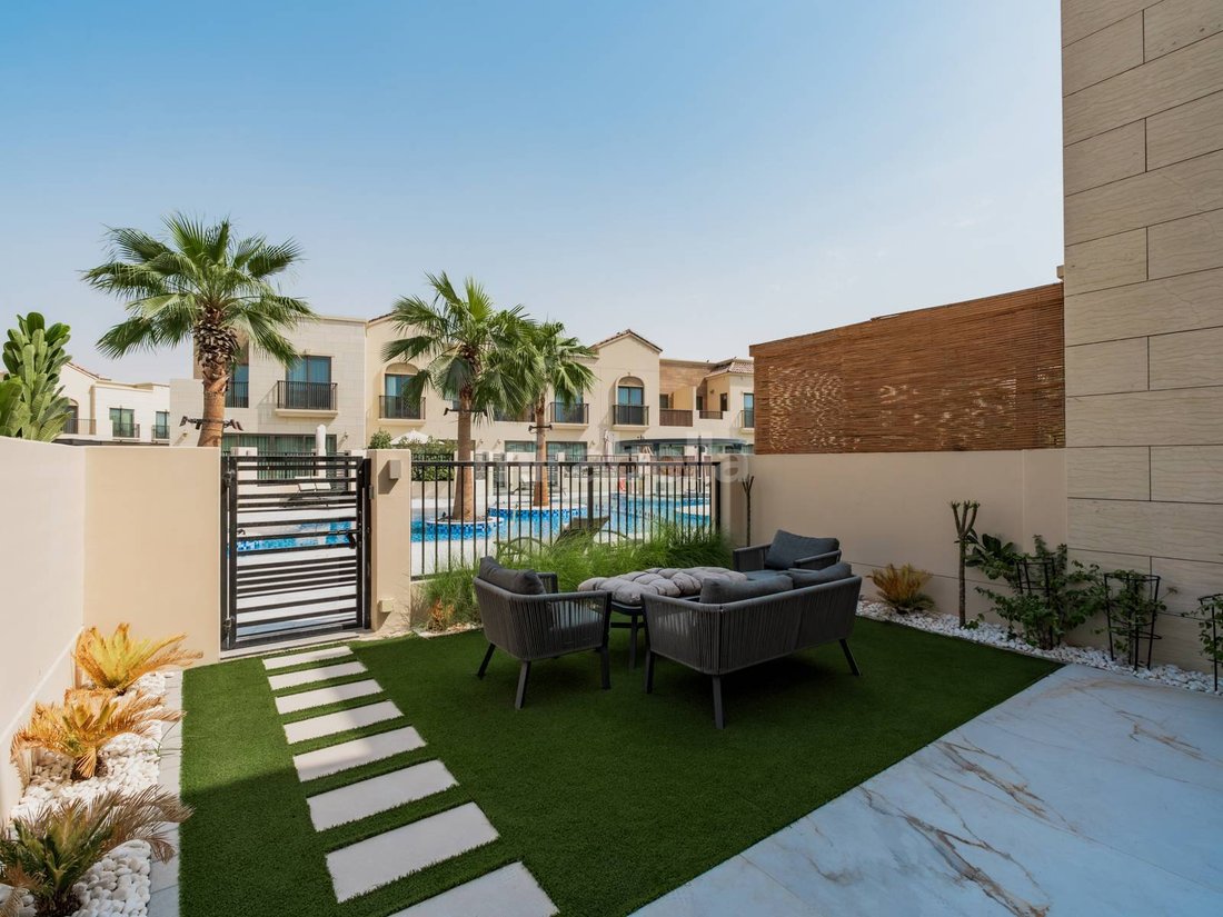 Townhouse in Jumeirah Golf Estates, Dubai, United Arab Emirates 2 - 18298245