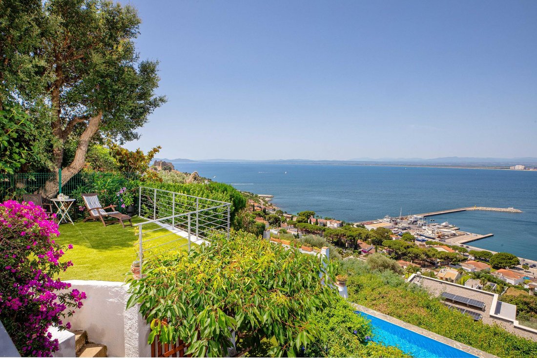 Villa in Roses, Catalonia, Spain 2 - 18300944