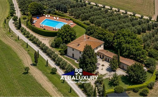 Villa in Montalcino, Tuscany, Italy 1