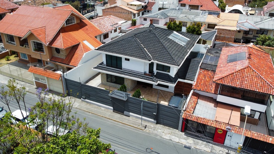 Casa en Cuenca, Azuay, Ecuador 2 - 18806374