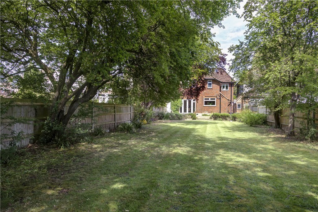 House in Cottenham Park, Merton, England 5 - 18806405