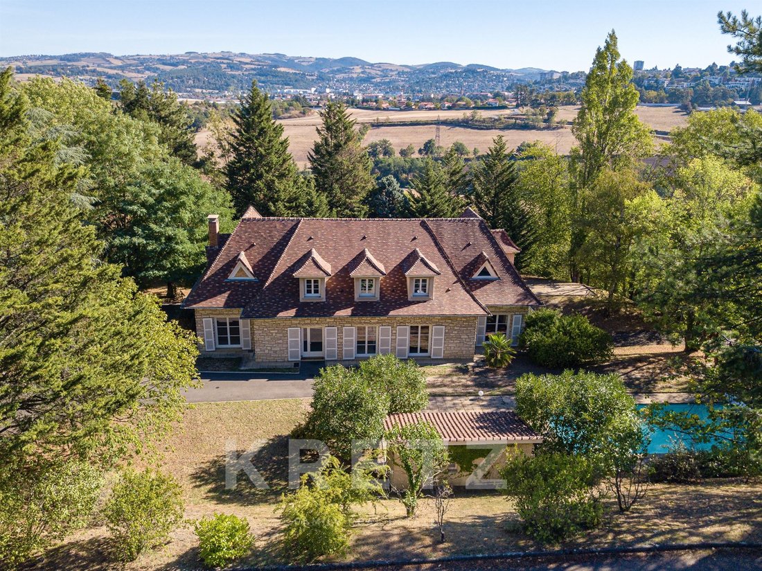 House in Saint-Genest-Lerpt, Auvergne-Rhône-Alpes, France 1 - 18809009