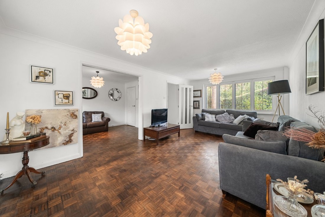 House in West Byfleet, Woking, England 2 - 18806502
