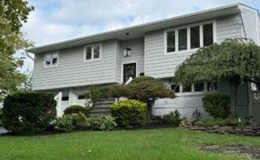 House in Commack, New York, United States 1