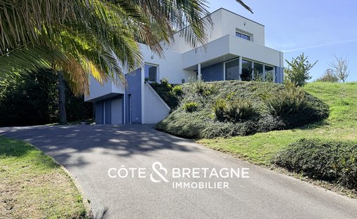 House in Tredrez-Locquemeau, Brittany, France 1