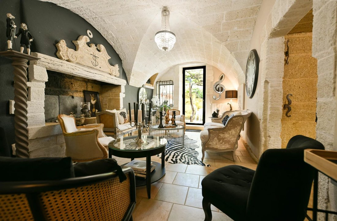 Tenuta a Uzès, Occitania, Francia 1 - 18807016