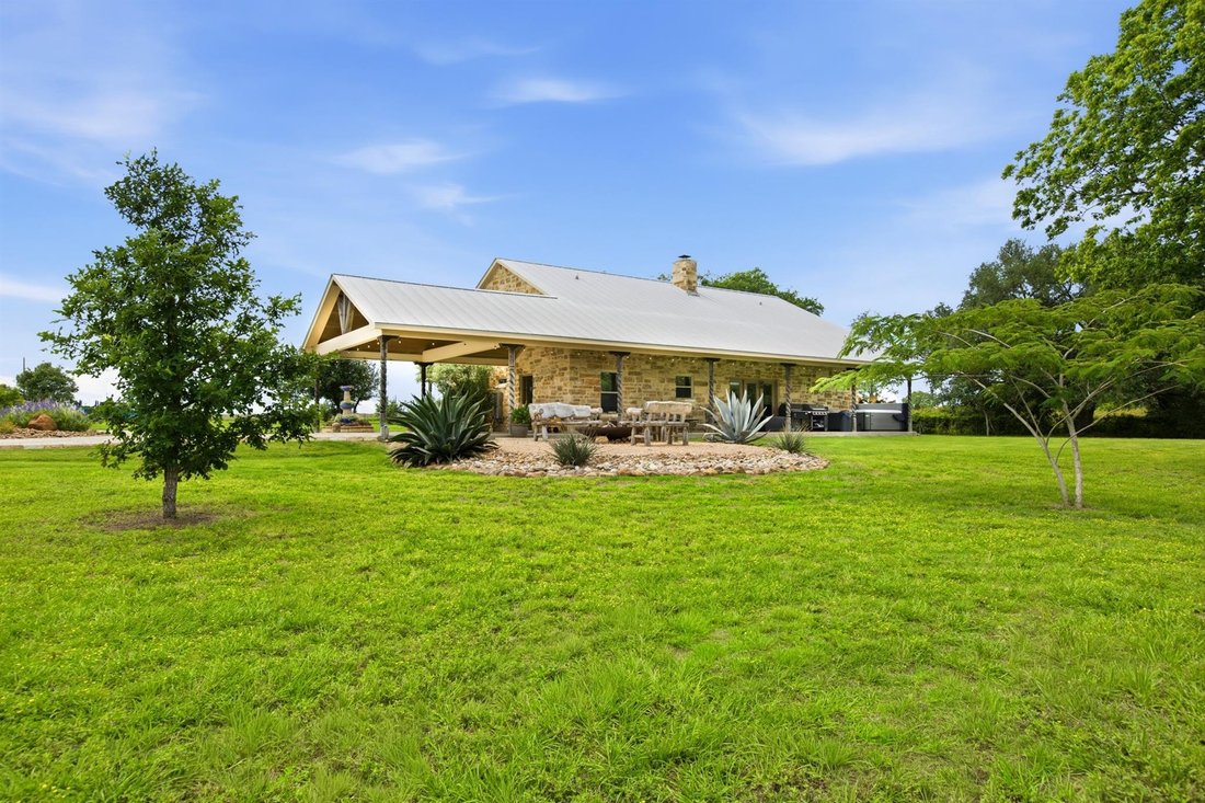 House in Schulenburg, Texas, United States 5 - 18808254
