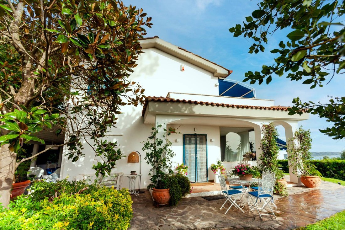 Villa in Trevignano Romano, Lazio, Italy 2 - 18809287