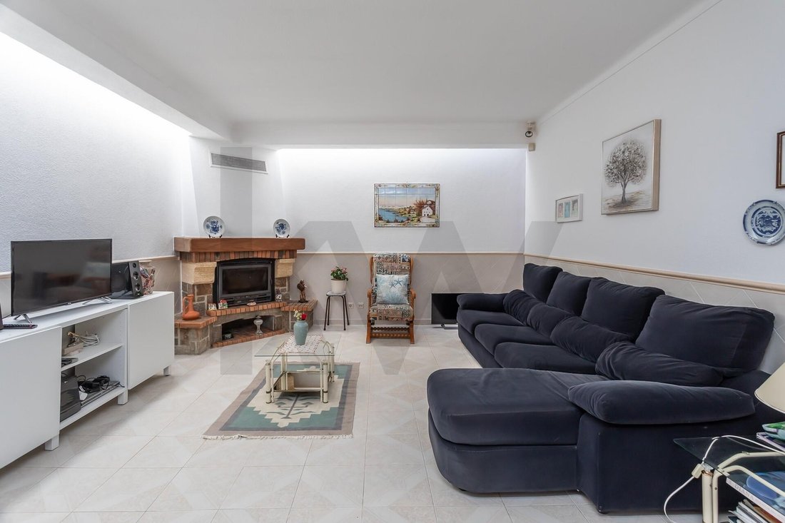 Townhouse in Charneca de Caparica e Sobreda, Setubal, Portugal 3 - 18809960