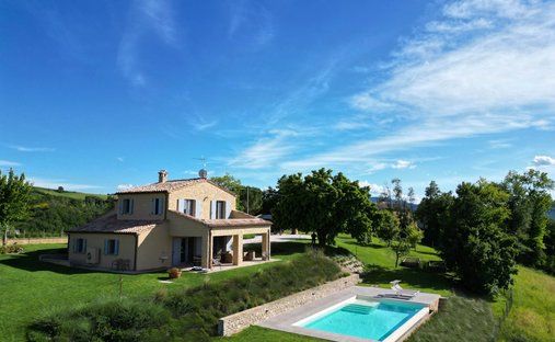 Casa di campagna a Montecarotto, Marche, Italia 1