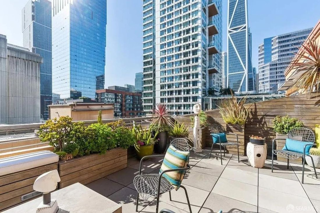 Condo in San Francisco, California, United States 5 - 18809703