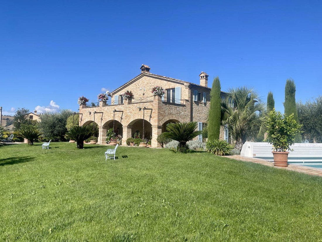 Villa in Falerone, Marche, Italy 5 - 18809462