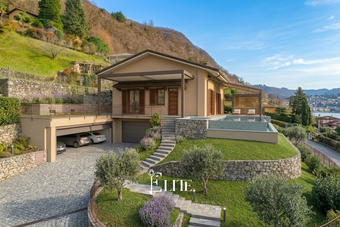 Villa in Laveno-Mombello, Lombardy, Italy 1 - 17285128