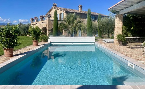 Villa in Falerone, Marche, Italy 1