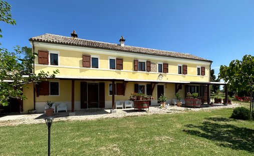 Villa à Quartier Borgo Pace - Stadio, Senigallia, Italie 1