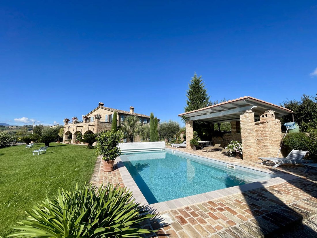 Villa in Falerone, Marche, Italy 4 - 18809462