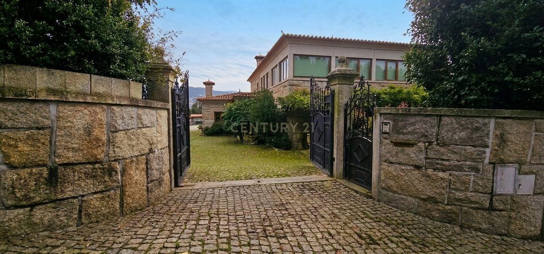 Villa in Alpendorada, Varzea e Torrao, Distrikt Porto, Portugal 1 - 15021381