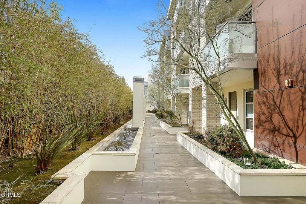 Condo in Altadena, California, United States 3 - 18809844