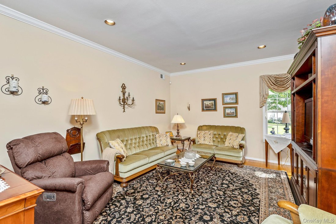 Condo in Nesconset, New York, United States 4 - 18810266