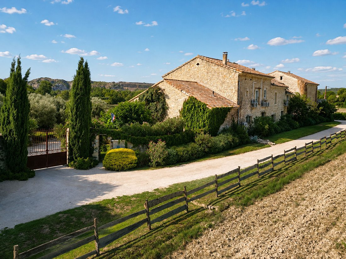 Villa in Roquemaure, Occitania, France 2 - 18810787