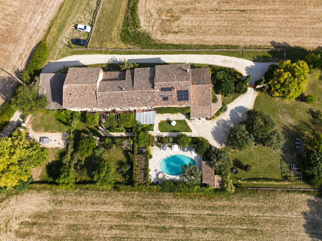 Villa in Roquemaure, Occitania, France 4 - 18810787