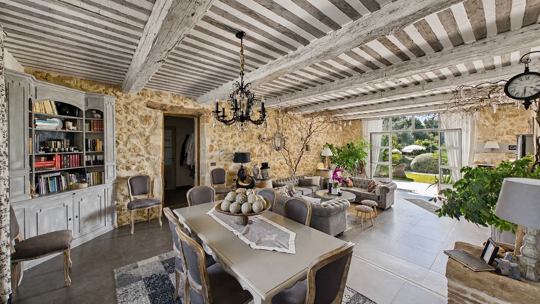 Villa in Roquemaure, Occitania, France 4 - 18810787