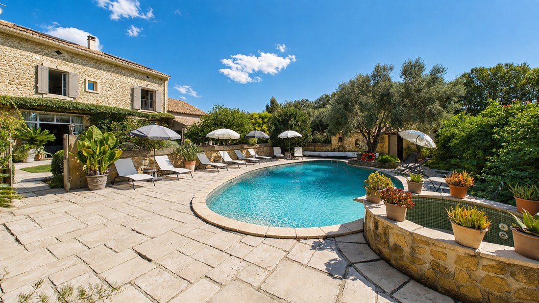 Villa in Roquemaure, Occitania, France 5 - 18810787