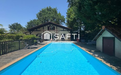 House in Le Las, Saint-Jean-d'Illac, France 1
