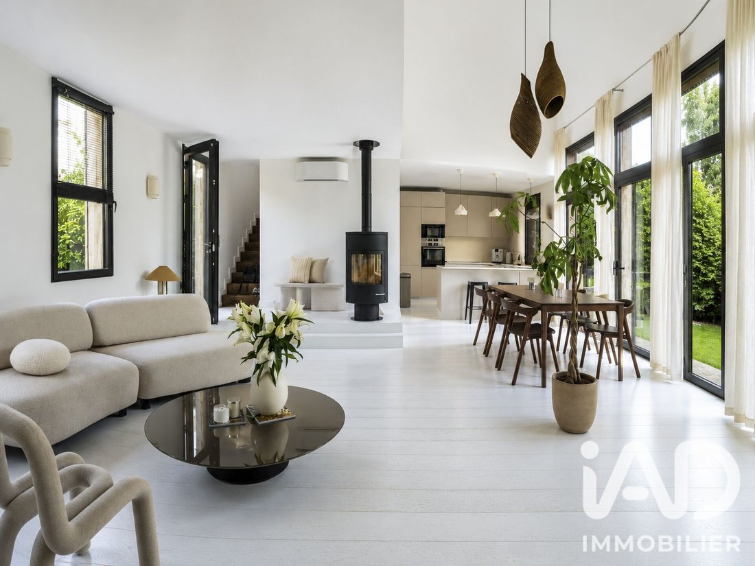 House in Bagnolet, Ile-de-France, France 1 - 18812434