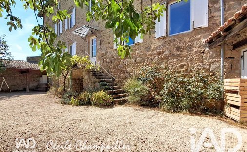 Maison à Lupé, Auvergne-Rhône-Alpes, France 1