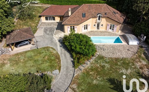 Haus in Est, Gex, Frankreich 1
