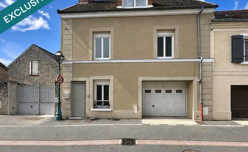 House in Sud, Mennecy, France 1