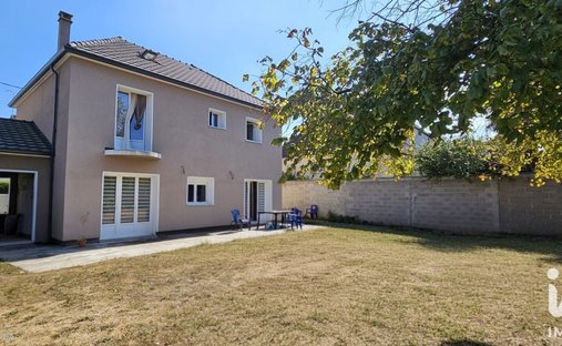 Haus in Dorf, Bouffémont, Frankreich 1