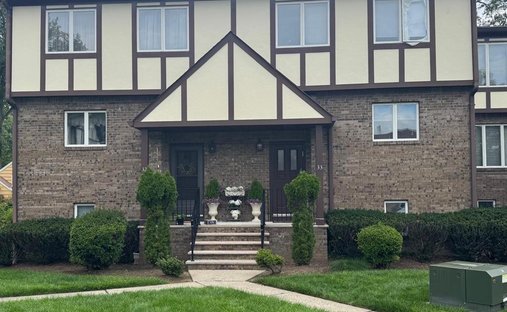 Townhouse in New Milford, New Jersey, United States 1